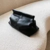 Flattered - Clay Clutch nahkaa, musta