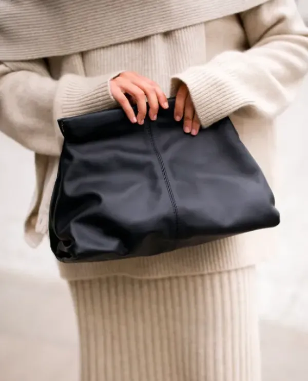 Flattered - Clay Clutch nahkaa, musta
