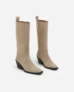 Flattered Ripaus rock-henkeä näillä naisellisilla bootseilla!