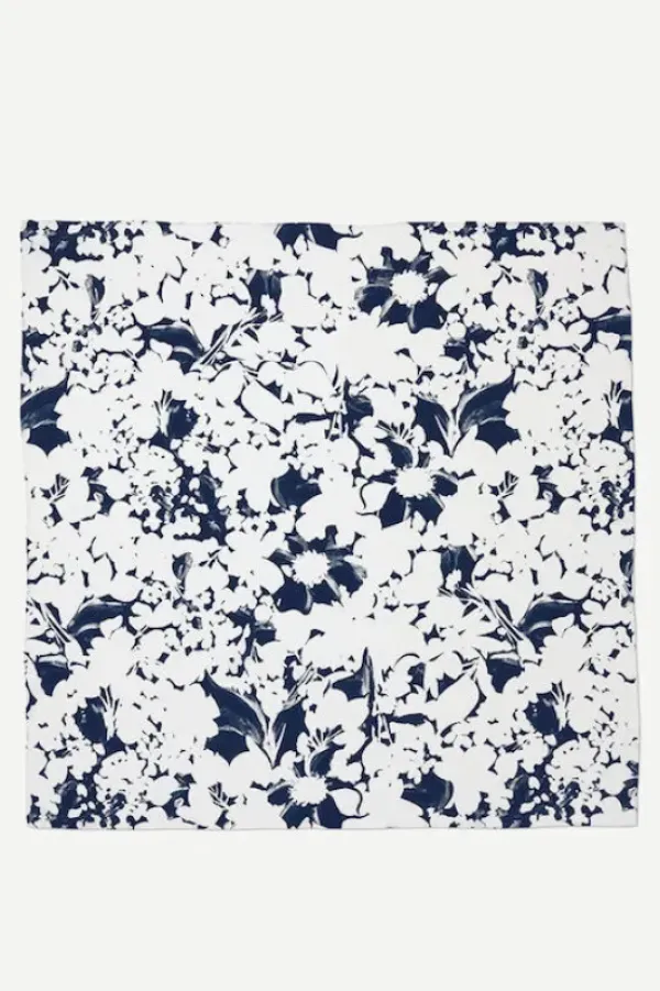 Samsoe&Samsoe - Hailan silkkihuivi, Flora blue