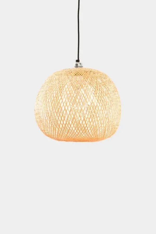Ay illuminate Tunnelmaa tilaan kuin tilaan upeiden valaisimien kautta <3