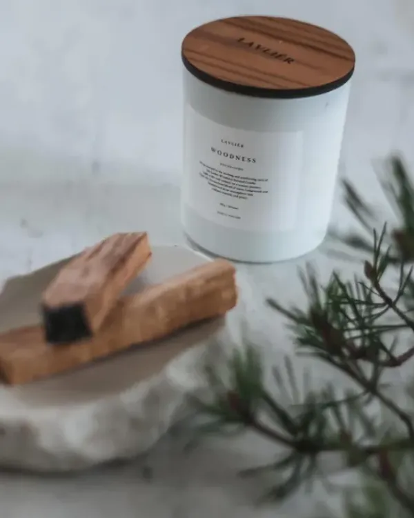 Lavliér Woodness tuoksukynttilä 150g